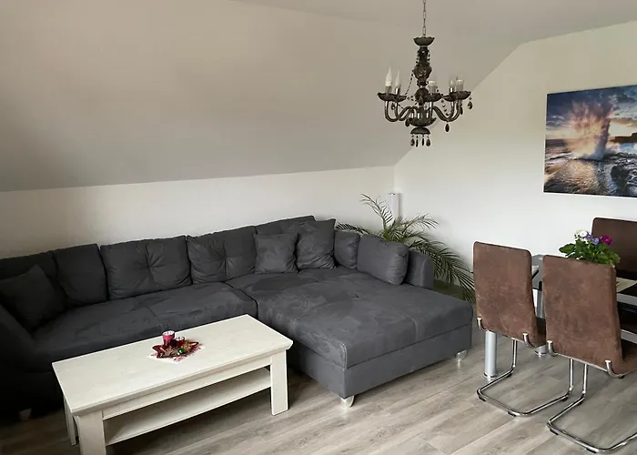 Dorfidyll Im Gruenen *